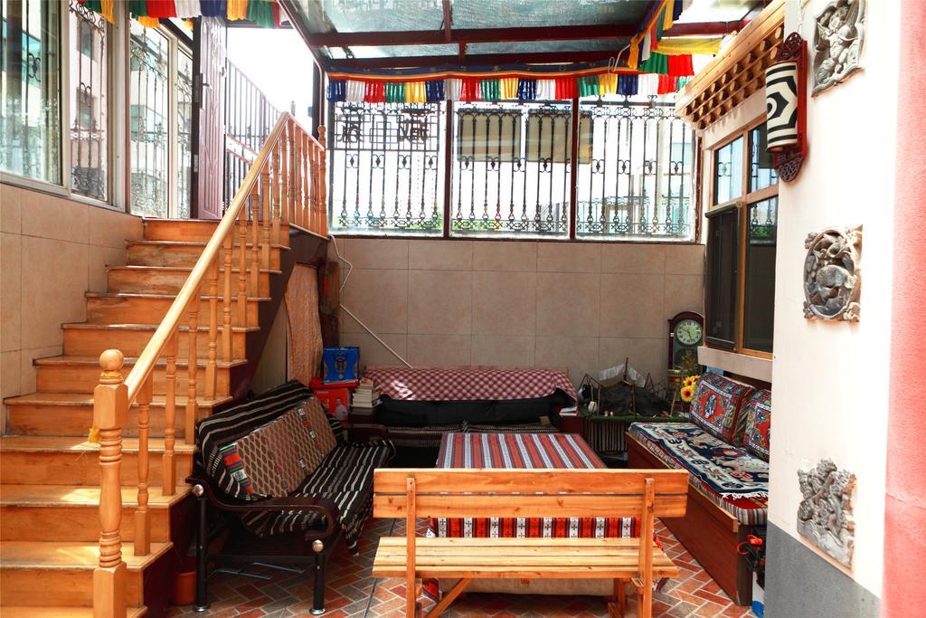 Xining Yushu Zangjia Hostel Bagian luar foto